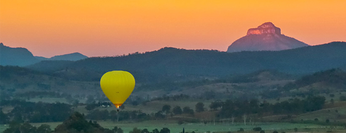 Hot Air Balloon takes you over the beautiful Scenic Rim